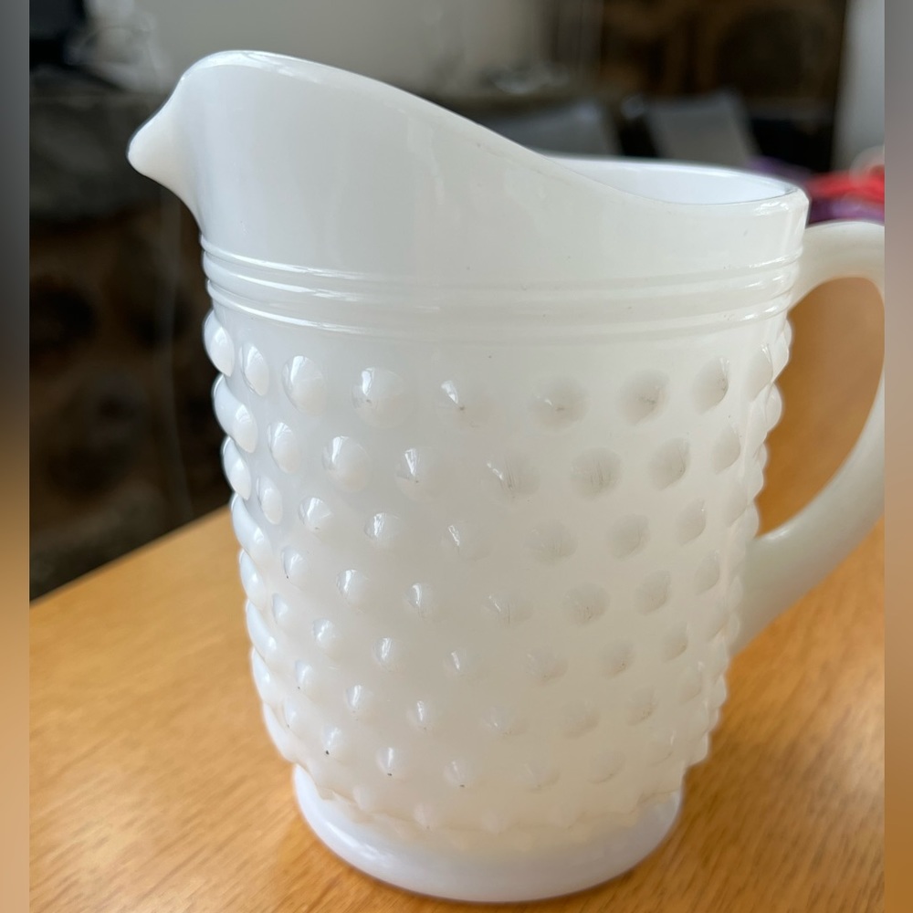Vintage Milk Glass Hobnail Pitcher. Excellent Pre-Owned Condition